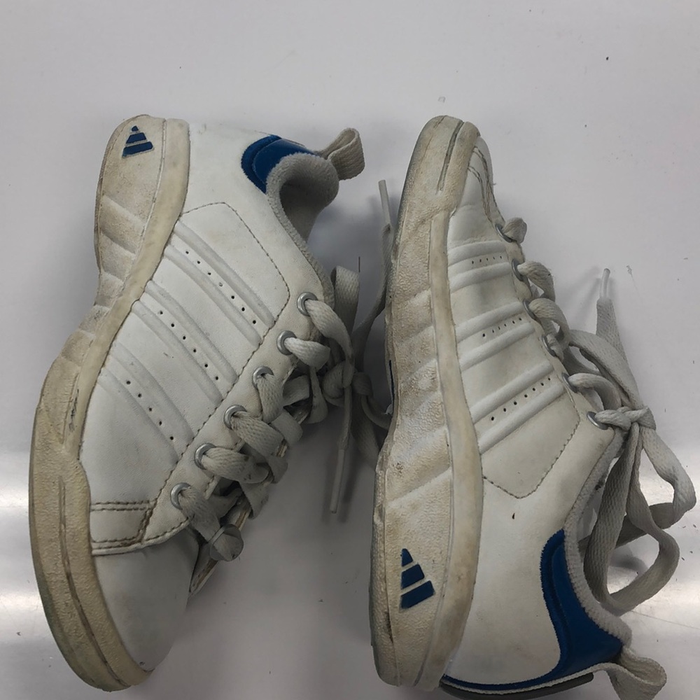 Girls adidas tennis sneaker SZ 11 1/2